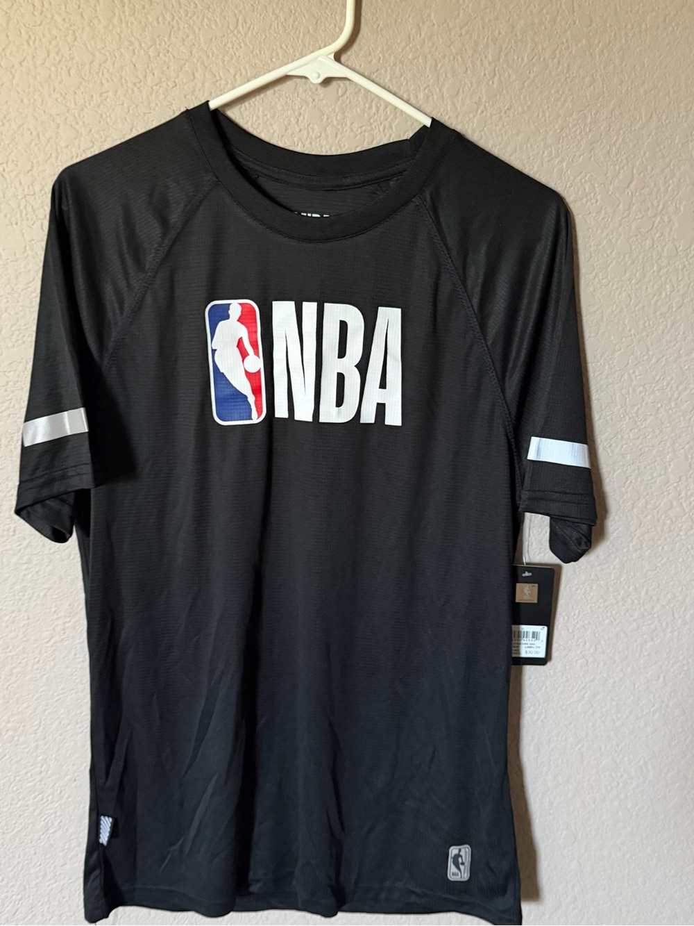 NBA Mens Medium Black Short Sleeve T-Shirt Thin Lightweight NBA Logo NWT
